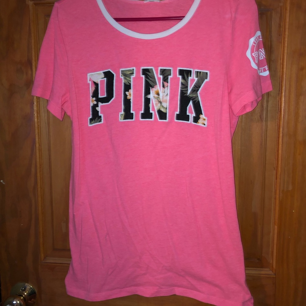 Short sleeve t-shirt.